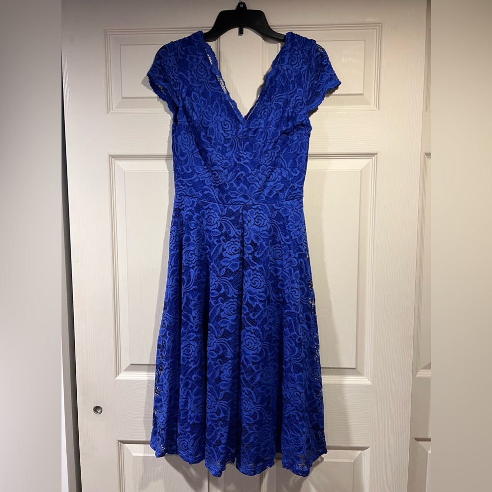 Zapaka Blue Embroidered Lace Knee Length VNeck (brand new!)